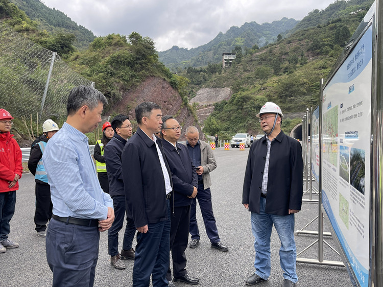 蜀道集团党委副书记、董事邹蔚赴仁沐公司调研1_副本.jpg