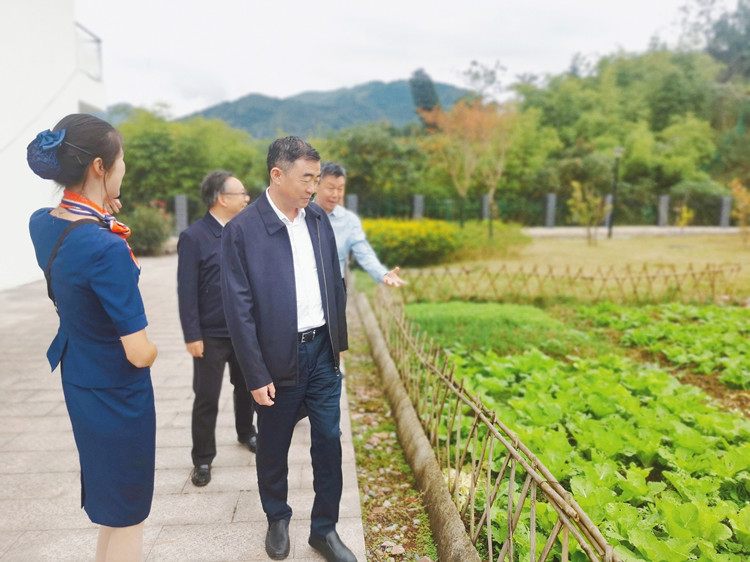 蜀道集团党委副书记、董事邹蔚赴仁沐公司调研2_副本.jpg