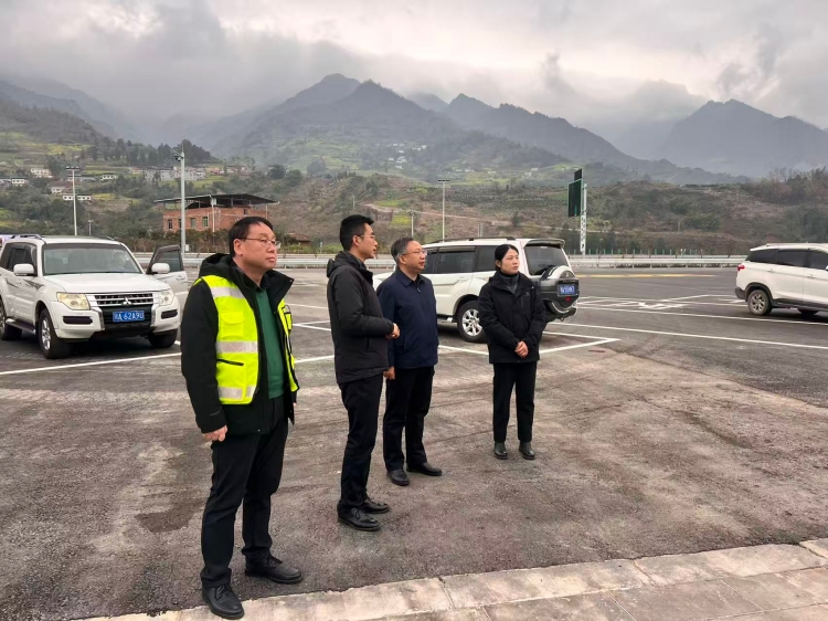 仁沐公司党委书记、董事长毛刚带队开展节前安全检查 筑牢绥江支线通车安全防线